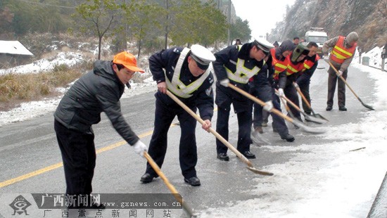 桂北五县出现雨雪冰冻天气 当地多个部门积极应对