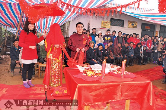 志愿者在麻风康复村举行婚礼 婚礼简单却意义非凡