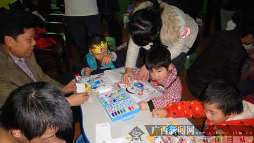 传承雷锋精神 广西青少年在行动