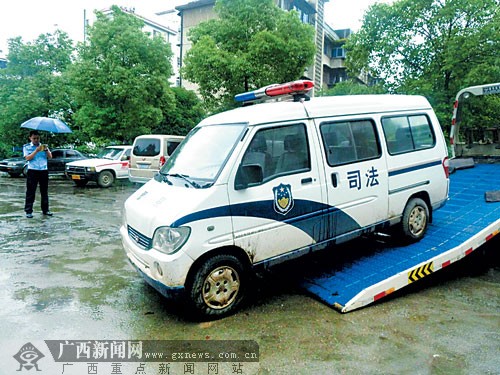 无牌车临报废有关部门自制车牌 全州交警称将