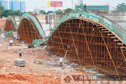 南宁可利江桥完成拱圈浇注 预计今年9月建成通车