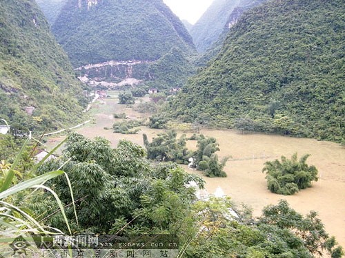 都安遭遇持续强降雨 一人失踪一村庄连发地陷(图)