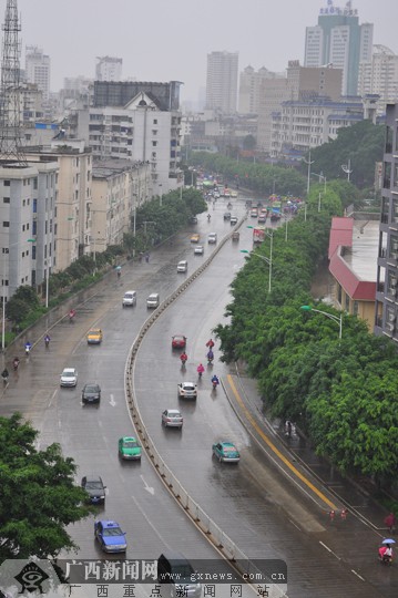 受韦森特影响南宁市区出现降雨