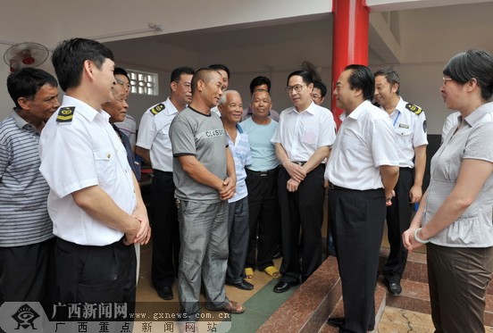 来宾村民建祠堂聚餐 广西乡镇有1324名食品安