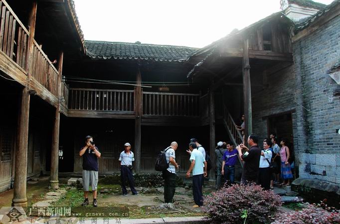 登山戏水探古迹 红豆网友网聚足迹踏入湖南(组图)