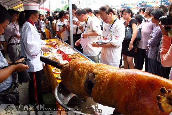 感受"舌尖上的天等"第三届指天椒美食节开幕