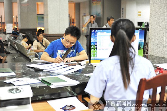 柳州车管所坚持夜间办公3年半 国内仍 独一无