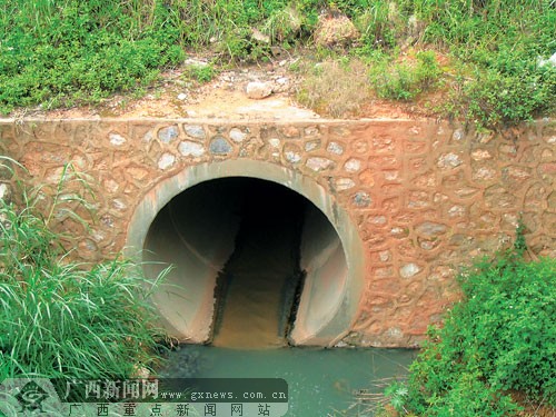 四川一乡民众筹30万元欲硬化3公里长通村路10年间10人逝世都未等来开工