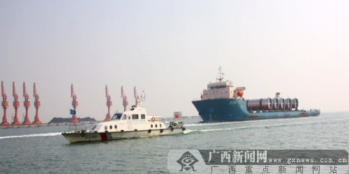 钦州海事为中石油炼油专用大件运输船护航