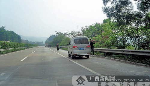 有人在高速路叫卖仿真枪 事发南百高速公路石埠段