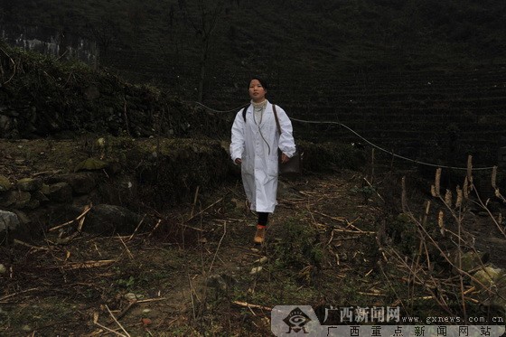 蒙超英:为了丈夫生前的嘱托孤身行医山间(图)