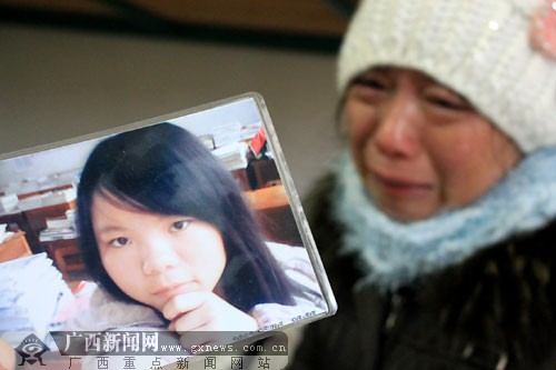 高中女生返校路上失踪母亲多日寻找哭泣晕厥(