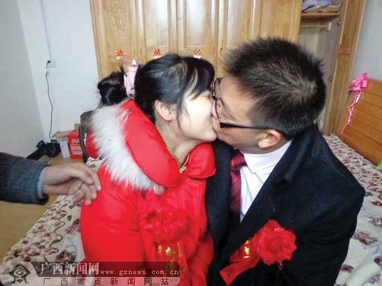 异国打拼赢芳心 广西 <em>凤凰男 娶</em>回越南 孔雀<em>女</em> 