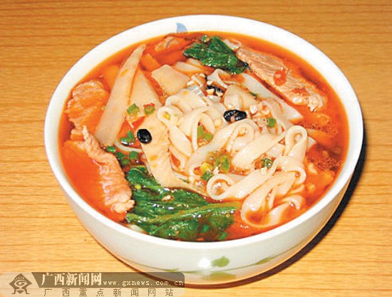 视美食节目:6元老友粉胜888元李鸿章大杂烩