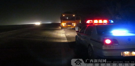 钦州:高速路上掉头逆行 司机被扣24分-广西网视