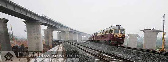 高架桥比现在运行的铁路高,让高铁在空中“飞”起来.