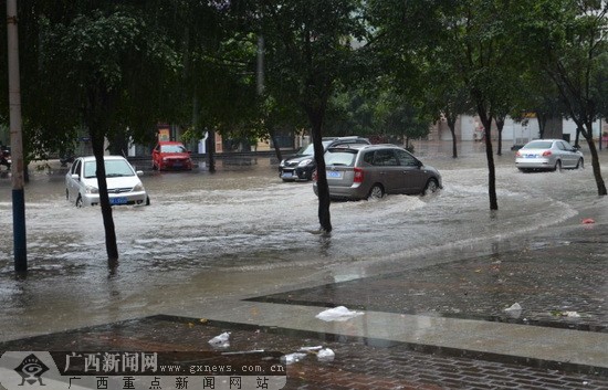 玉林遭强降雨袭击 福绵与博白交界山洪暴发(组图)