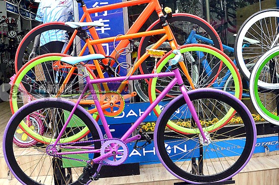 一种没有刹车的自行车在邕流行 死飞 让人心惊