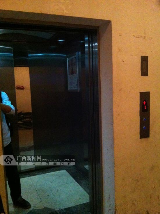 南宁江南一小区上演 电梯惊魂 警铃形同虚设(图