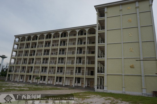 北流二中的田德学生公寓楼.