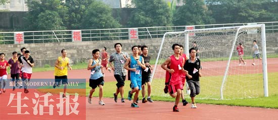 高校学生体测必测800、1000米 不过关就不能