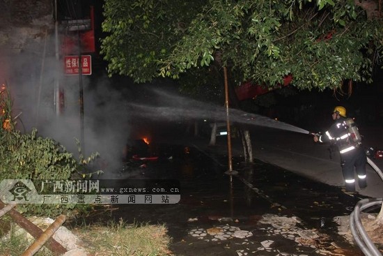 融安:凌晨情趣用品店突发少妇消防灭火调教救人情趣大火图片