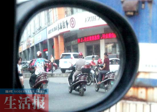 电动车在邕城街头偷偷载客 未核发营运证属违