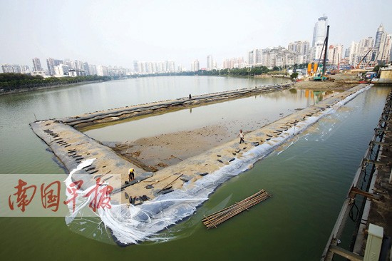地铁1号线南湖围堰工程基本完成 将现"无水天坑"