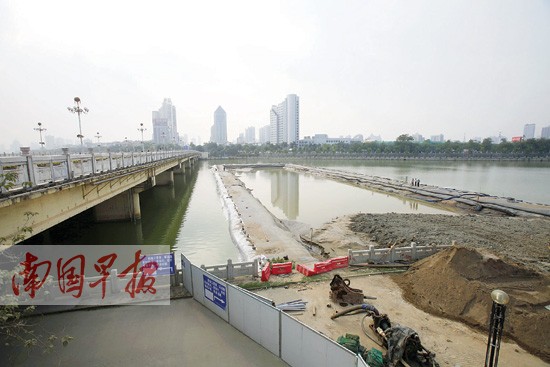 地铁1号线南湖围堰工程基本完成 将现"无水天坑"