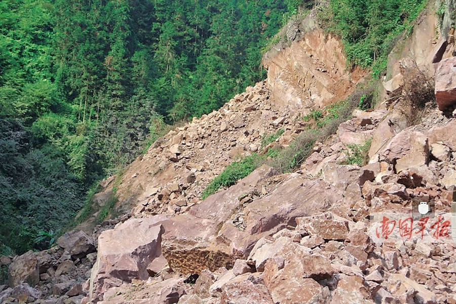 临桂一工地山体爆破引发塌方 一男子被埋不幸