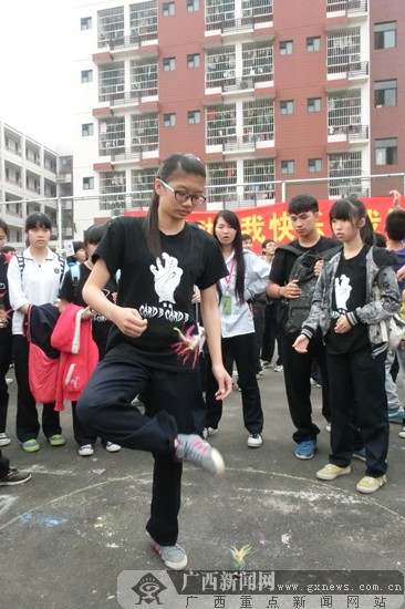 南宁八中开展趣味运动会 重在培养学生合作意识-广西校园网-广西新闻网