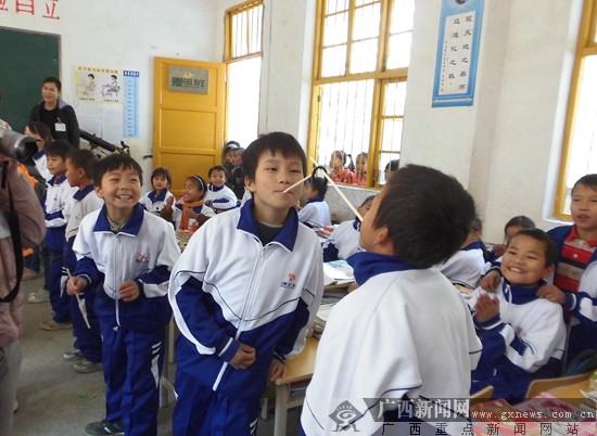 志愿者情暖大化七百弄实验小学麦苗班孩子