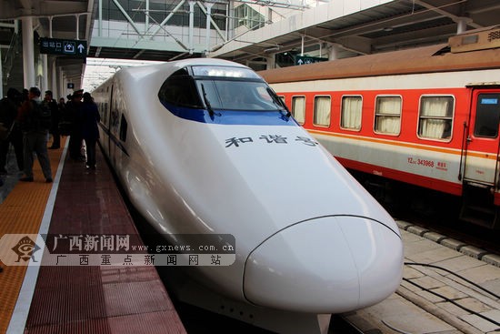 广西开行9对动车 区内主要城市实现"2小时交通圈"