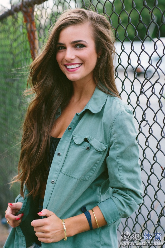 爵士小帅哥女友曝光 海沃德与90后美女订婚