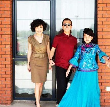 林志颖黄磊杨幂赵薇 盘点明星罕见全家福