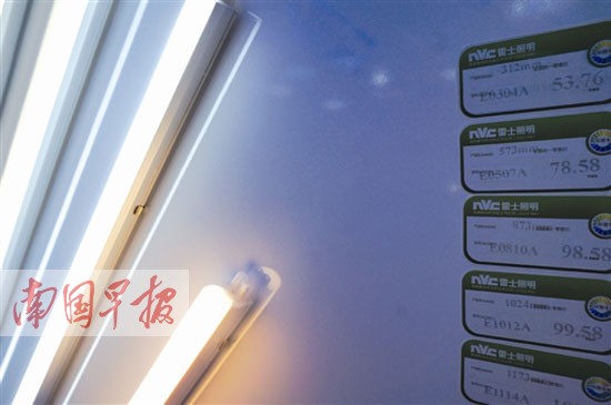 南宁灯具市场上LED灯普遍降价 "照亮"寻常百姓家