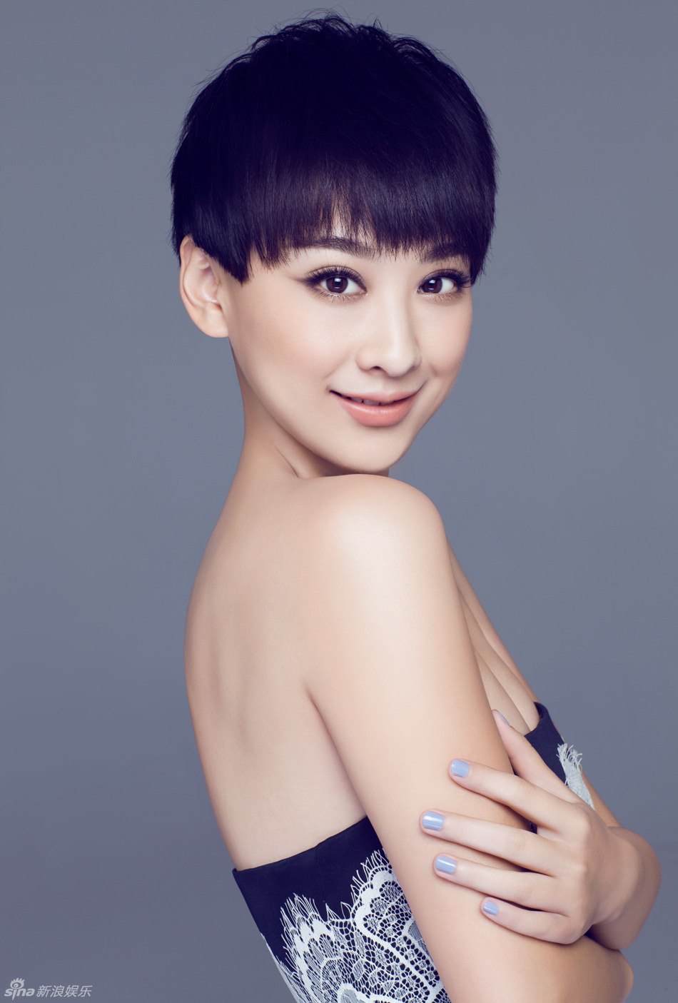 穆<em>婷婷</em>露香肩美背 演绎性感灰<em>姑娘</em>(组图)-广西