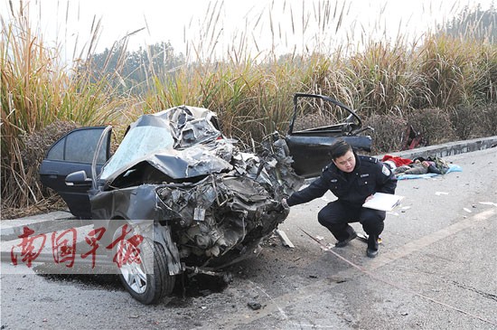 正文 一揉眼,车子跑偏了 河池金城江区一天发生两起交通事故