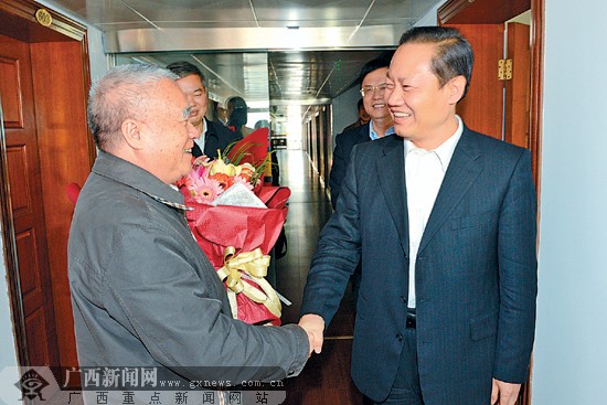 彭清华陈武分别走访慰问专家人才|手机广西网