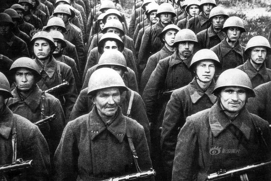 1942年,列宁格勒前线的苏联士兵.