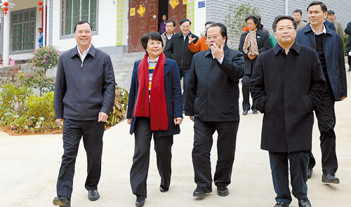 我市四家班子党员领导在百色市委书记,市人大常委会主任彭晓春(前右一