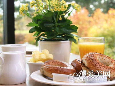 营养早餐"三杯水" 排毒养颜+抗衰老 营养早餐"三杯水" 排毒养颜+抗衰老