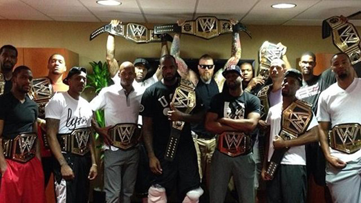 詹皇送队友每人1条<em>WWE</em>金腰带 激励队友冲三