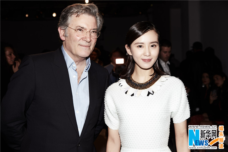 高清:刘诗诗亮相巴黎时装周 简约素雅风格多变