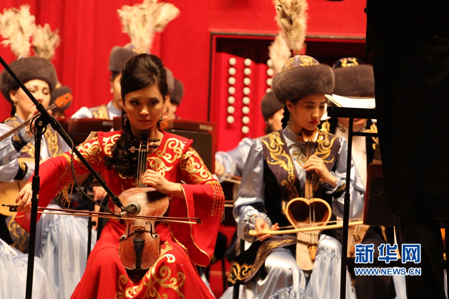 本网独家:哈萨克民俗音乐演出(高清)-广西新闻
