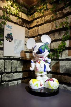 迪士尼90周年庆典揭幕 经典动画形象悉数登场