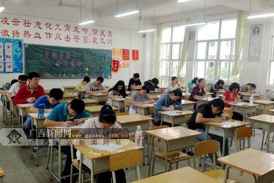 广西首届小托福考试在南宁二中开考(图)-广西