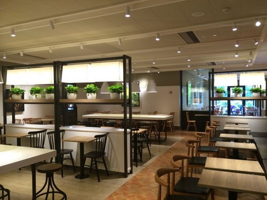 桂林市购物公园肯德基餐厅作为全国首批130家变身餐厅之一,以不一样的