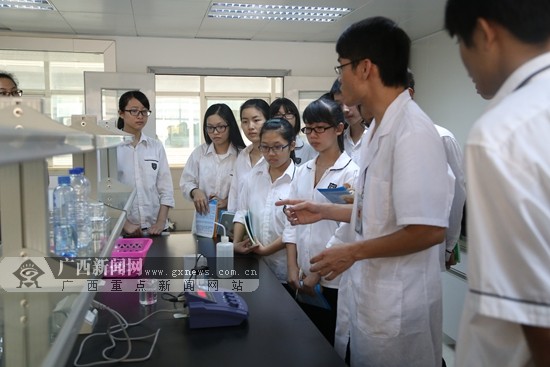 南宁八中学生参加质量教育社会实践活动(组图)-广西教育网