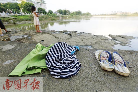 小孩下河游泳一人不幸溺水 仍没找到溺水者